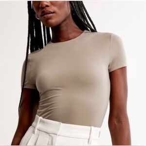 Soft Matte Seamless Tuckable Baby Tee